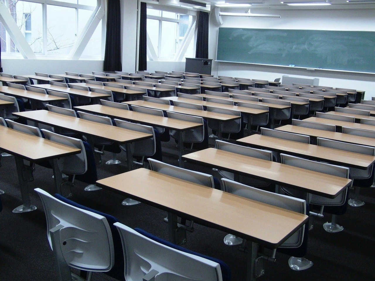51% dos brasileiros que entram na faculdade não se formam nem 3 anos após o prazo previsto