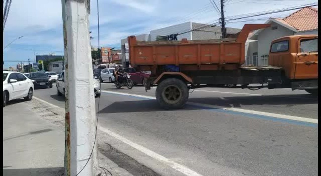 VÍDEO: Caminhão quebra na Av. Tomás Espíndola e deixa o trânsito ...