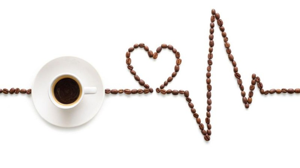 São necessários mais estudos para saber quanto efeito a cafeína causa na pressão arterial e no coração — Foto: Getty Images via BBC