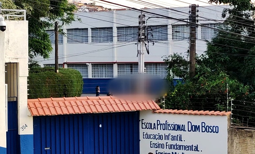 Adolescente morre e três pessoas ficam feridas após serem esfaqueadas na saída de colégio particular em Poços de Caldas (MG) — Foto: Marcos Corrêa