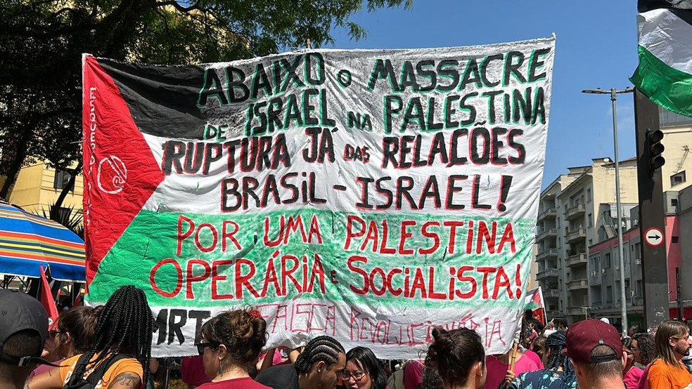 Manifestantes fazem ato pró-Palestina na Av. Paulista, na tarde deste domingo (22) — Foto: Abraão Cruz/TV Globo