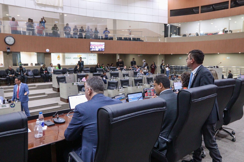 Comissão de Orçamento da CMM aprova aumento de salários de prefeito e  vereadores; votação final ocorre nesta semana | Amazonas | G1
