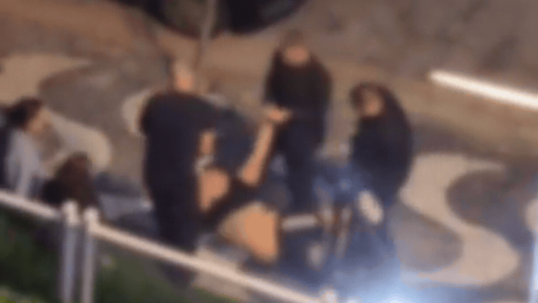 Jovem é agredido e deixado em calçada de balada após desentendimento no litoral de SP; VÍDEO 
