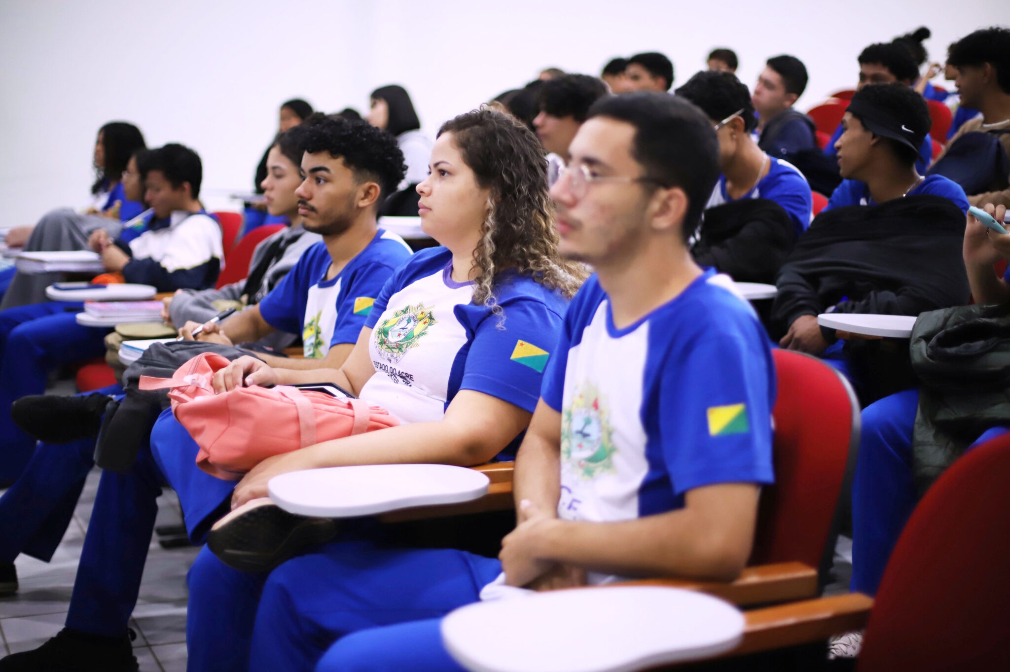 Pé-de-Meia: Abandono escolar cai mais de 40% em 2 anos no AC com auxílio financeiro a estudantes