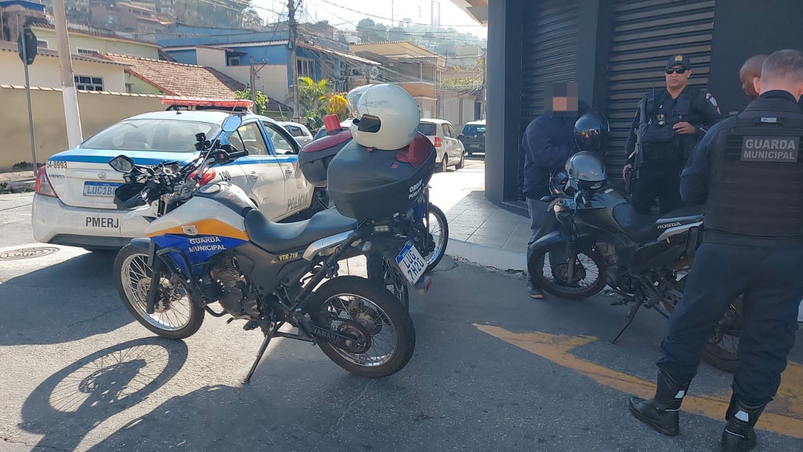 Jovem é preso por suspeita de conduzir moto clonada em Volta Redonda