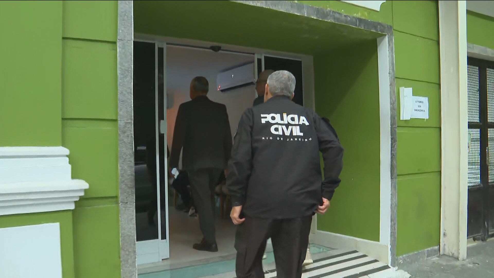 Polícia faz operação em clínica de estética investigada após três mortes em Laranjeiras; 15 cirurgias estavam marcadas para esta quarta