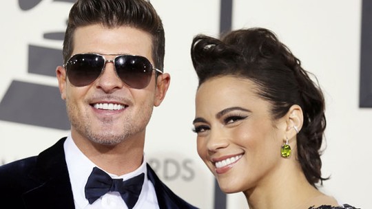 Robin Thicke lança clipe de 'Still madly crazy'; assista