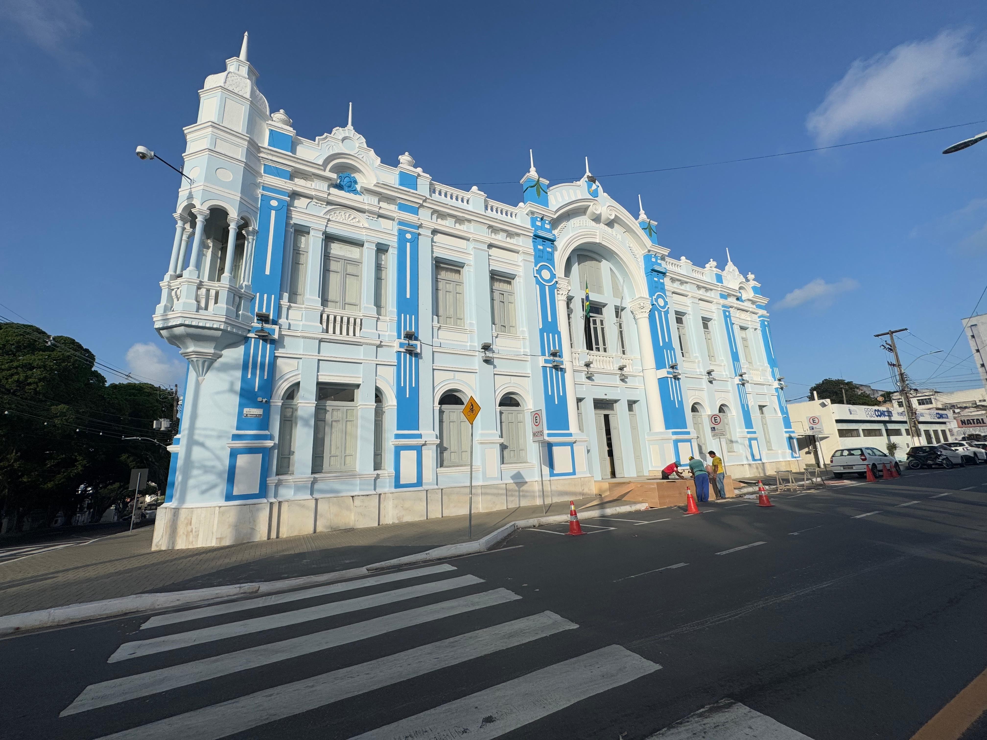 Em primeiro decreto, Paulinho Freire exonera cargos comissionados da Prefeitura de Natal