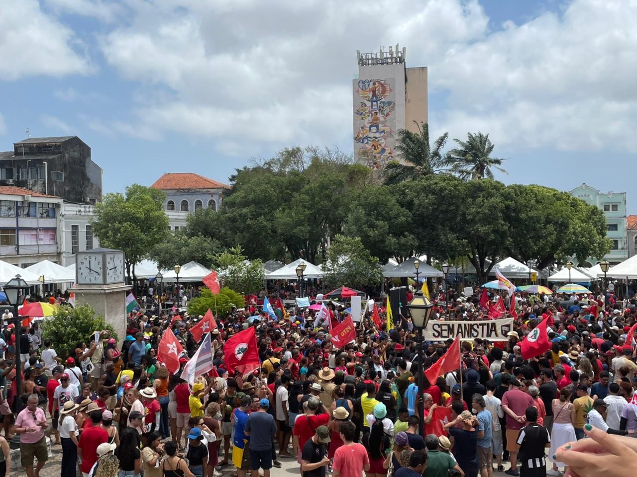 Manifestantes fazem ato contra a PEC da Blindagem e PL da Anistia em São Luís 