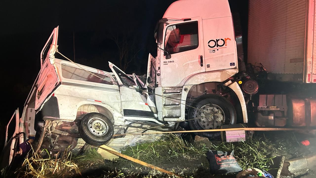 Van envolvida em acidente com 9 mortos na BR-251 não tinha autorização para transporte interestadual de passageiros, diz ANTT