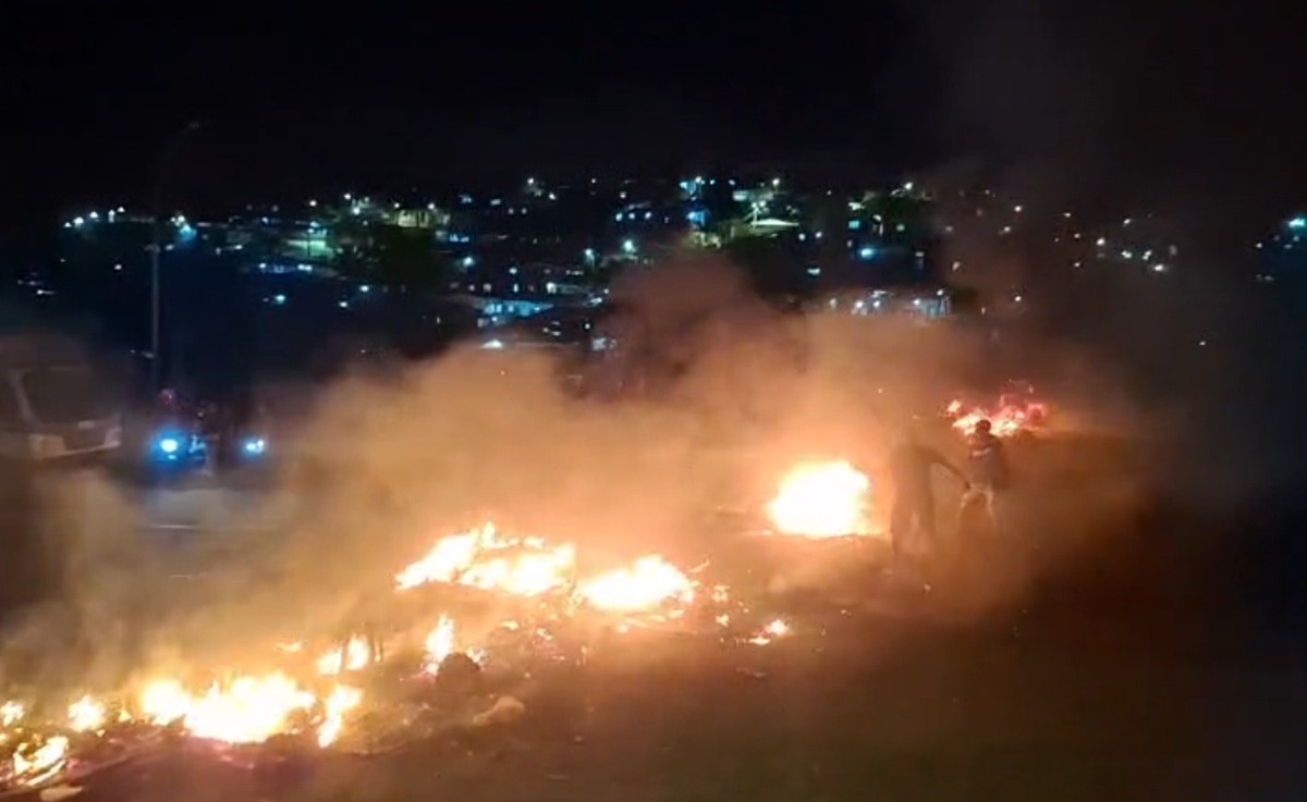 Protestos interditam Avenida Mascarenhas de Morais e BR-101, no Recife; VÍDEO