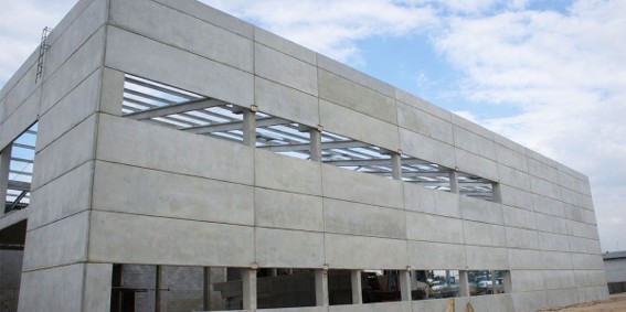 Umidade e maresia: painéis de concreto protegem fachadas no litoral paulista