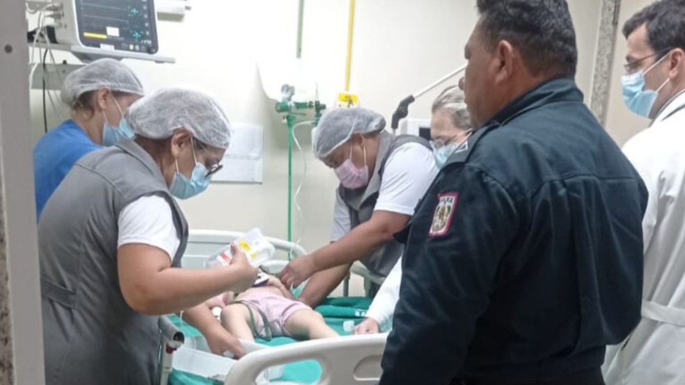 Criança foi levada para atendimento em unidade de saúde. — Foto: PM PA