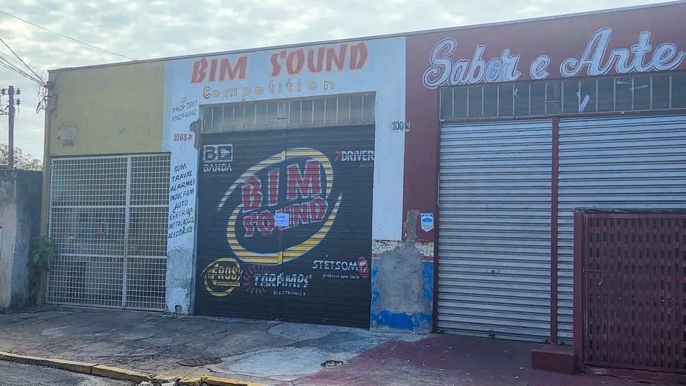 Mecânico morre após macaco hidráulico ceder e carro atingir sua cabeça em Presidente Prudente (SP) — Foto: Leonardo Bosisio/g1