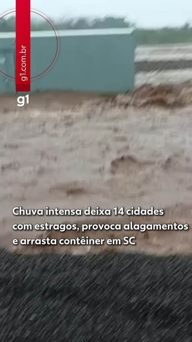 Chuva intensa deixa 14 cidades com estragos, provoca alagamentos e arrasta cont&ecirc;iner em SC
