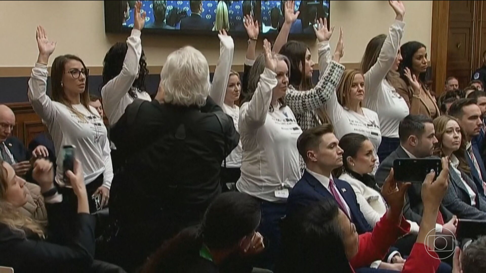 Caso Epstein: Departamento de Justiça dos EUA vira alvo de críticas por divulgar documentos que expõem vítimas e proteger nomes dos envolvidos nos crimes