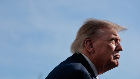 Trump desconversa ao ser perguntado se apoiará Flávio Bolsonaro