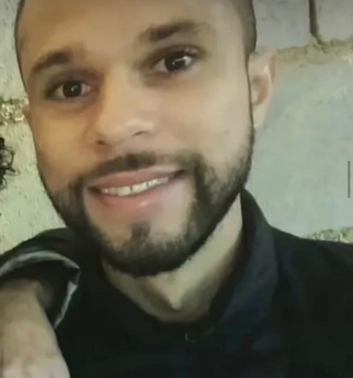 Policial morre soterrado ao salvar esposa e vizinhos de prédio atingido por deslizamento em Juiz de Fora