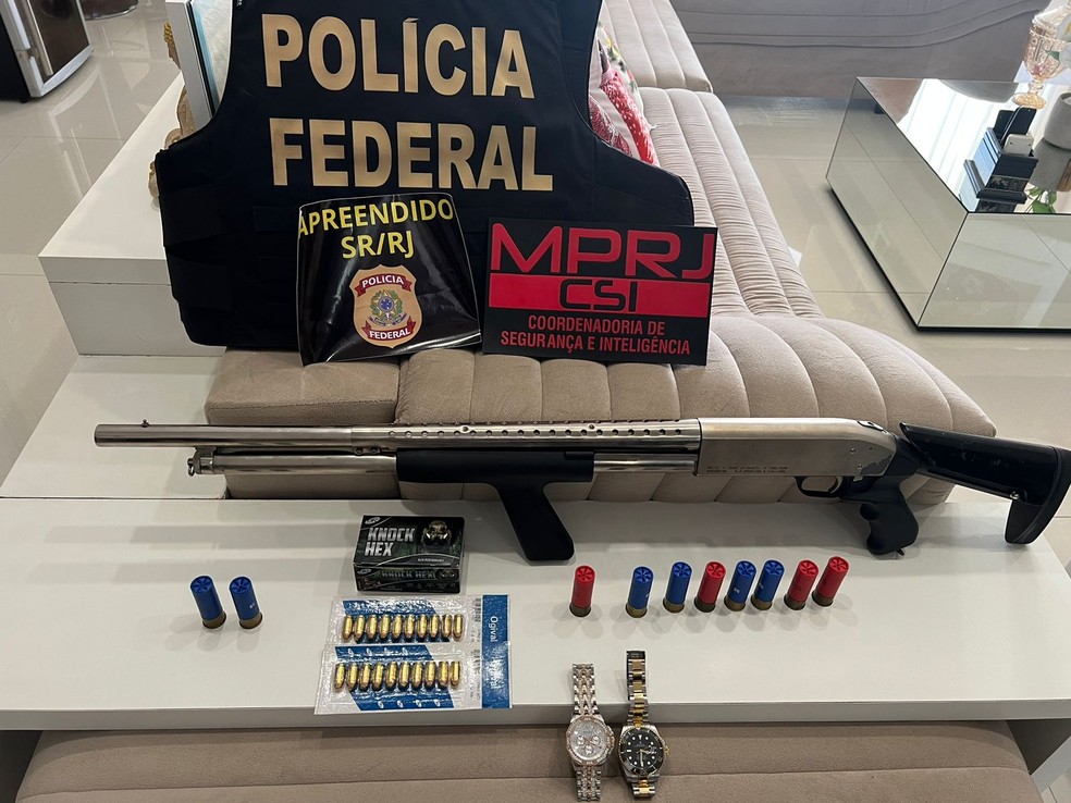 Apreensão na casa de um dos alvos da Operação Dinastia 2 — Foto: Reprodução