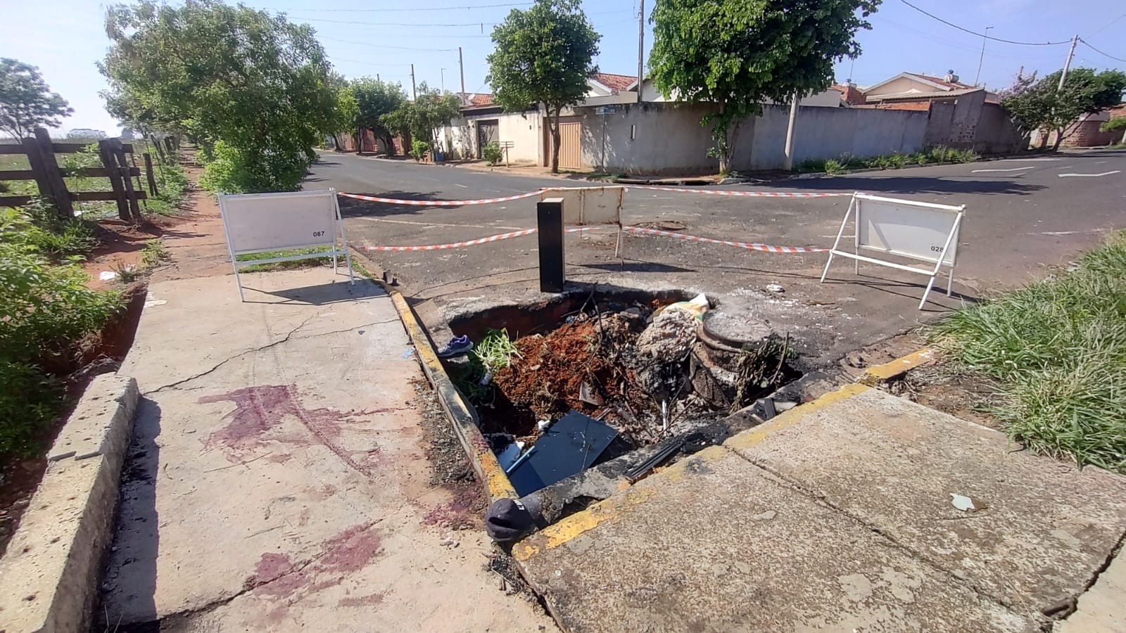 Homem fica ferido após perder controle de motocicleta e cair em cratera em Birigui