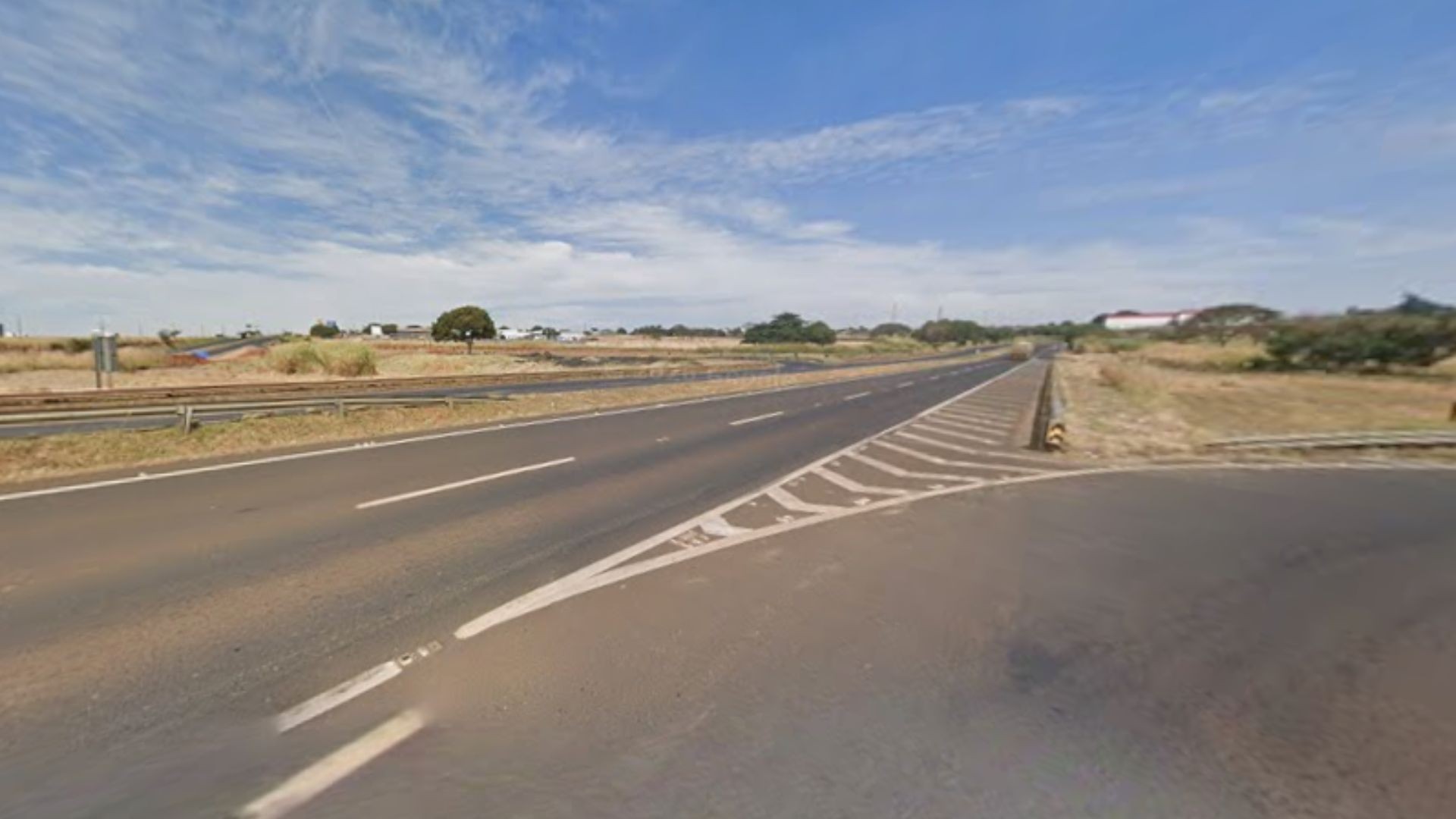 Pedestre morre após ser atropelado por carreta no anel viário Norte de Uberlândia