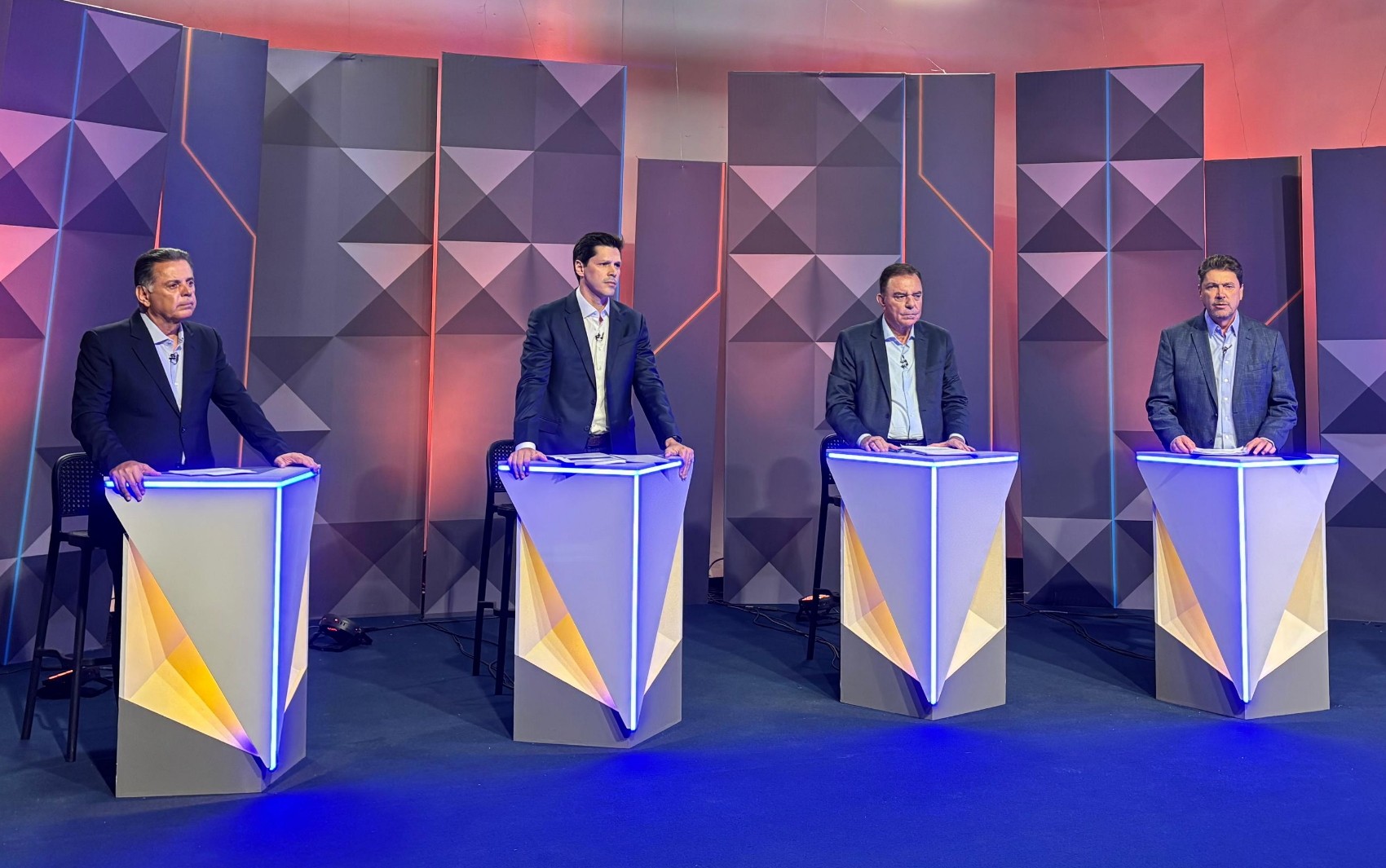 Candidatos ao governo de Goiás participam de debate da TV Anhanguera; veja a íntegra