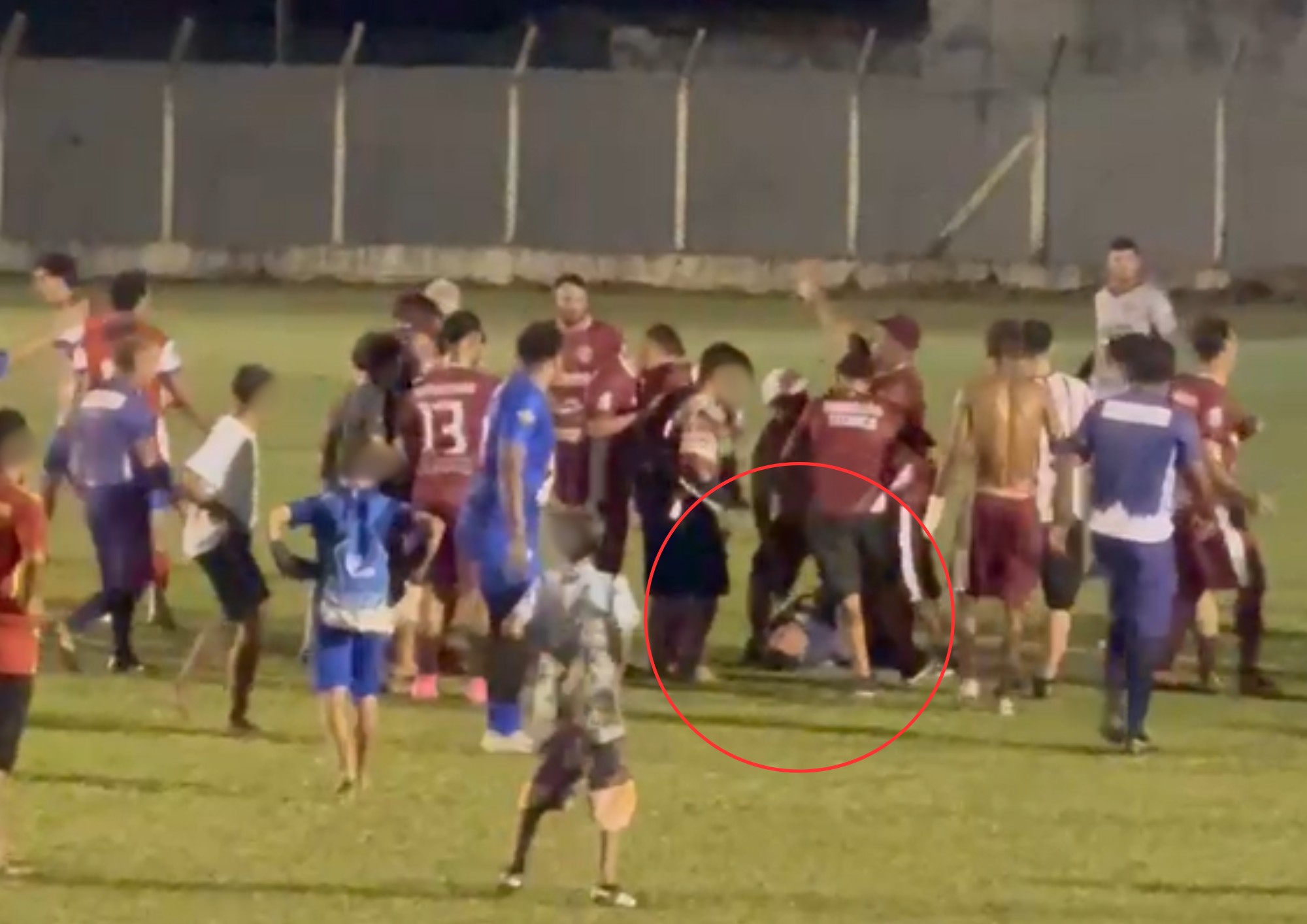 Bandeirinha se recupera em casa após agressão durante partida de futebol em Sarapuí: 'Indignado pela violência que recebi'