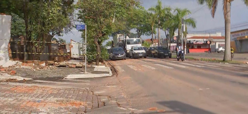 Chuva causa queda de muro do Cemitério da Saudade em Itu (SP) — Collorau