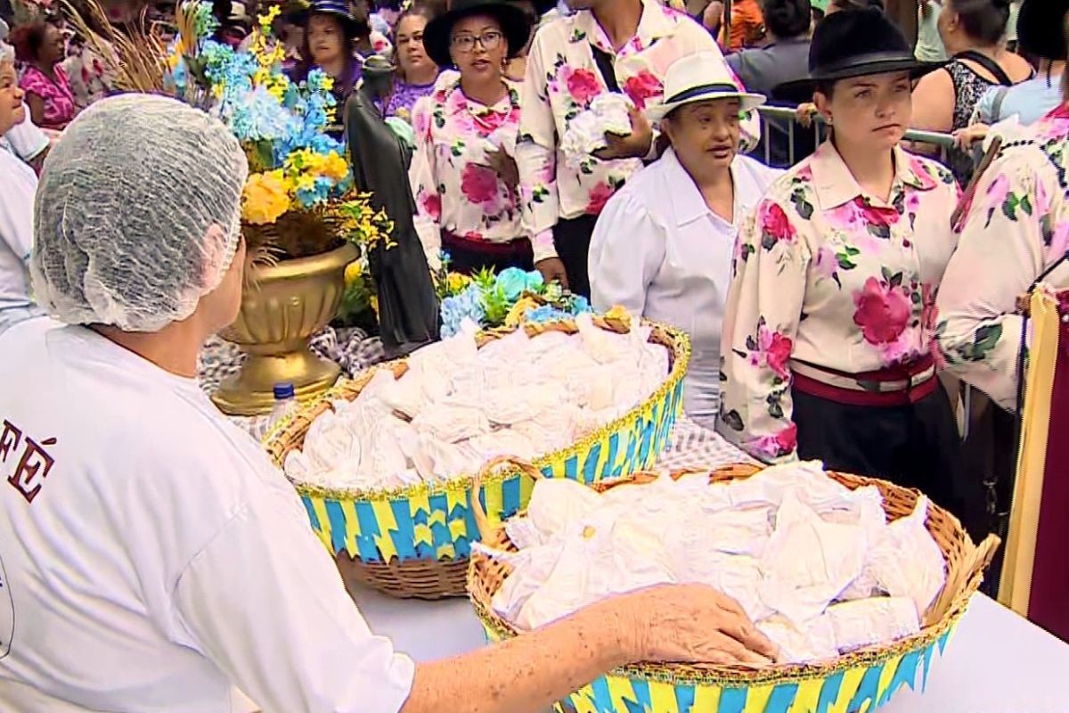 Aparecida celebra 500 anos de São Benedito com distribuição de 10 mil bandejas de doces