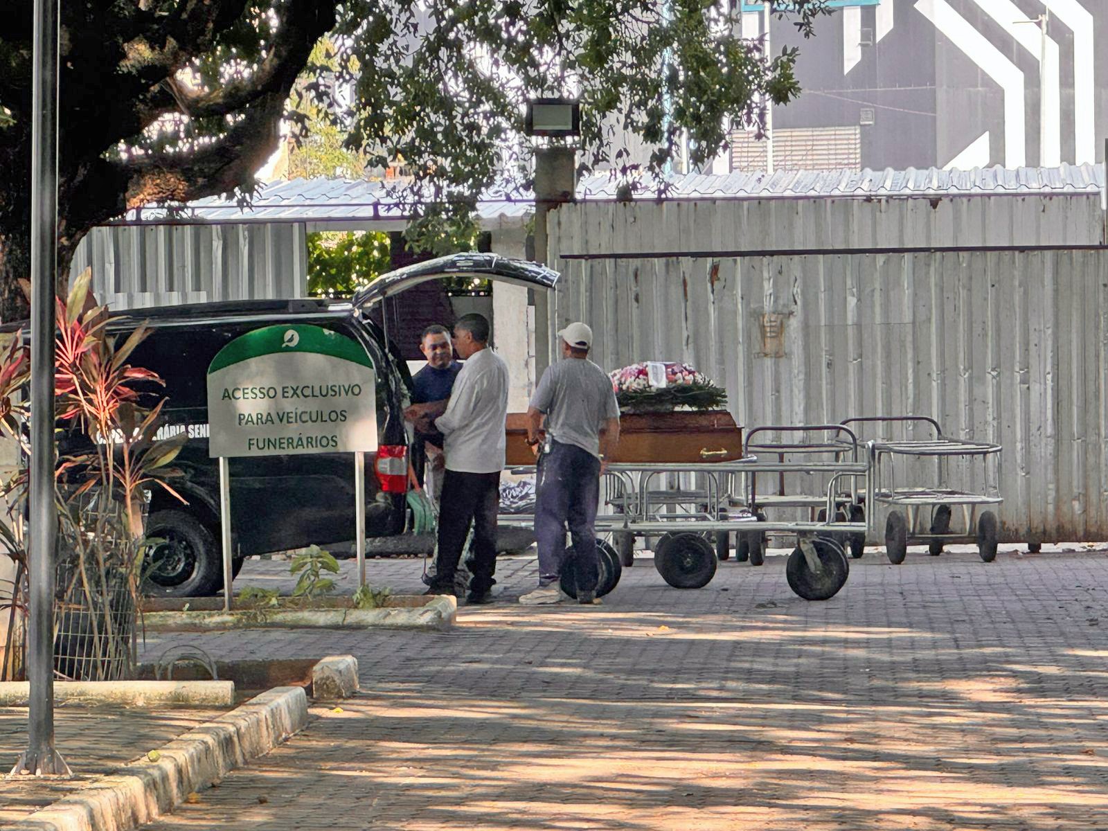 Mãe e filho mortos em acidente na Tijuca são velados no Caju 