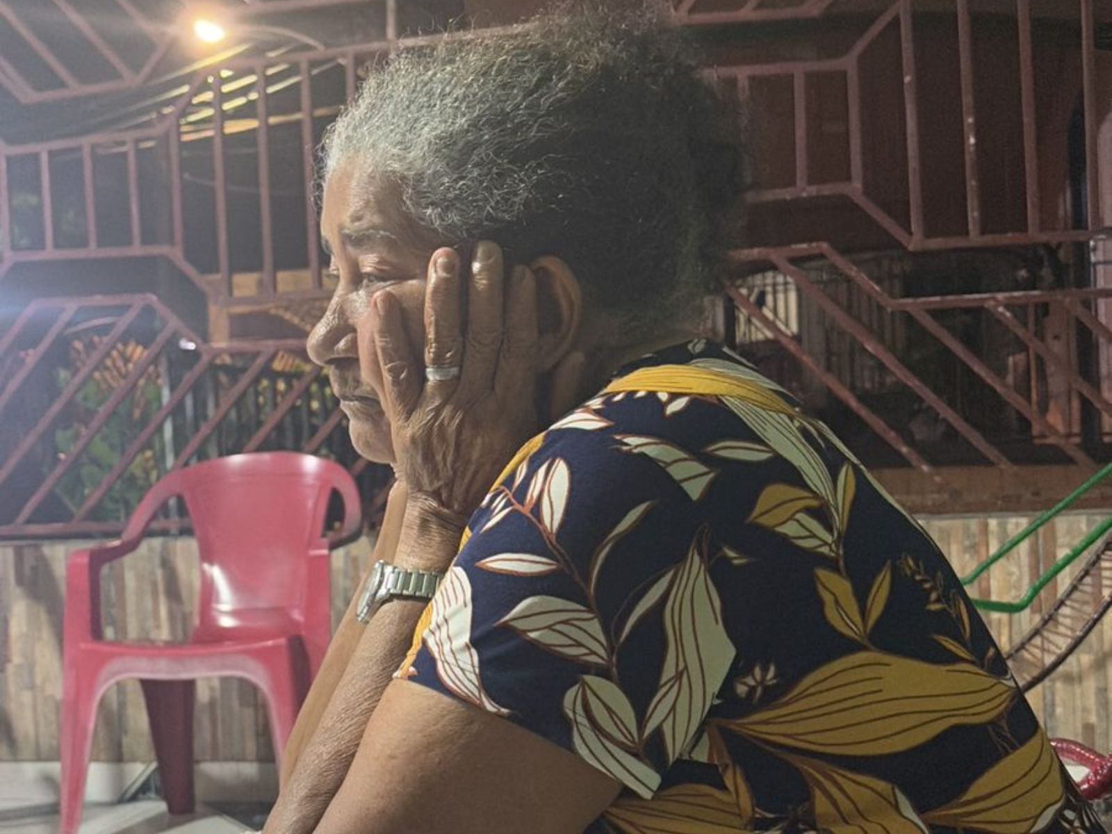 Neta de idosa que perdeu casa em incêndio no AC relata momentos de aflição: 'Uma noite de terror'