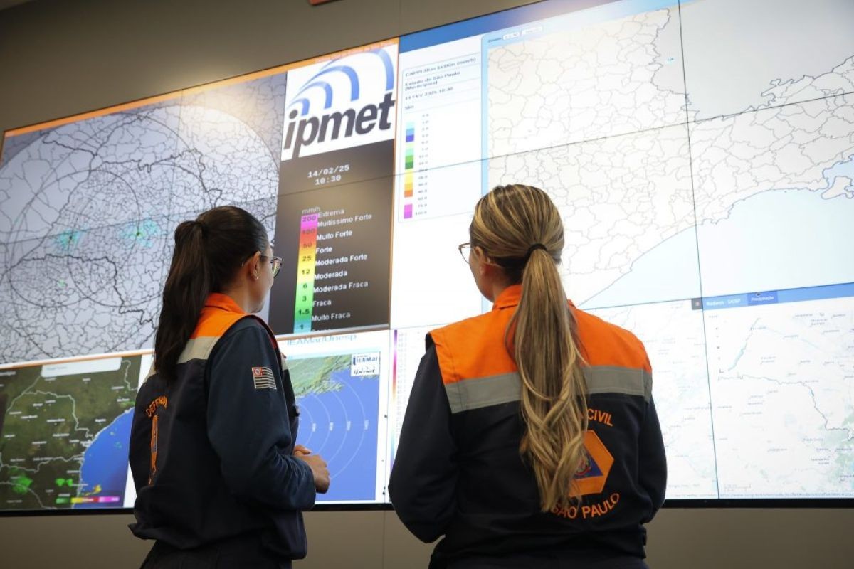 Governo de SP convoca reunião com prefeitos do litoral de SP para definir ações diante de previsão de chuvas no Ano Novo 