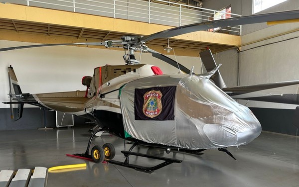 PF apreende helicóptero avaliado em R$ 10 milhões que era usado para o tráfico internacional de drogas — Foto: Divulgação/Polícia Federal