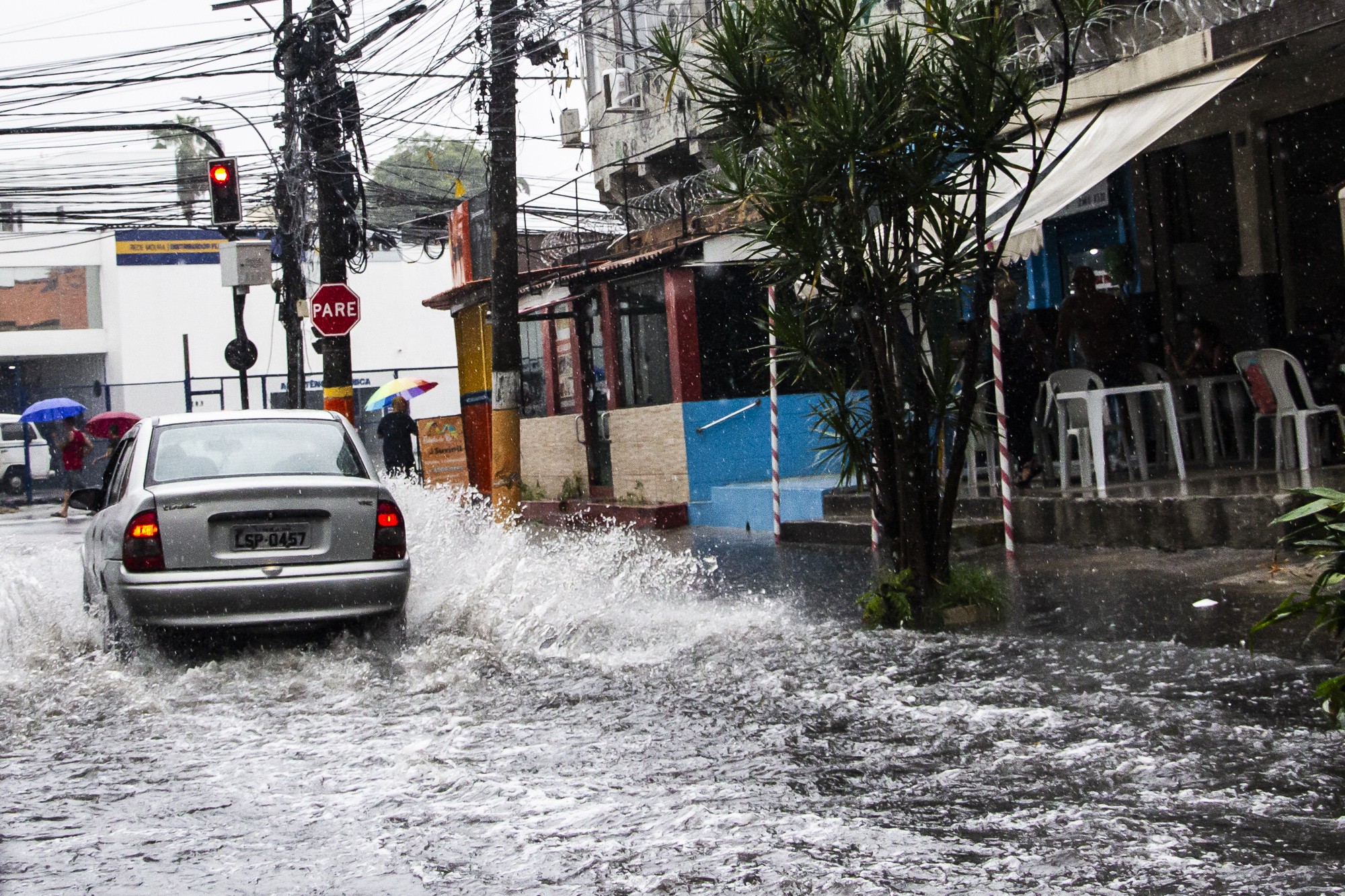 Castro anuncia investimento de R$ 8 bilhões para prevenção e resposta a desastres causados pelas chuvas