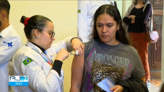 Com mais de 800 internados com gripe no ano, Rio decide manter campanha de vacinação - Programa: RJ2 