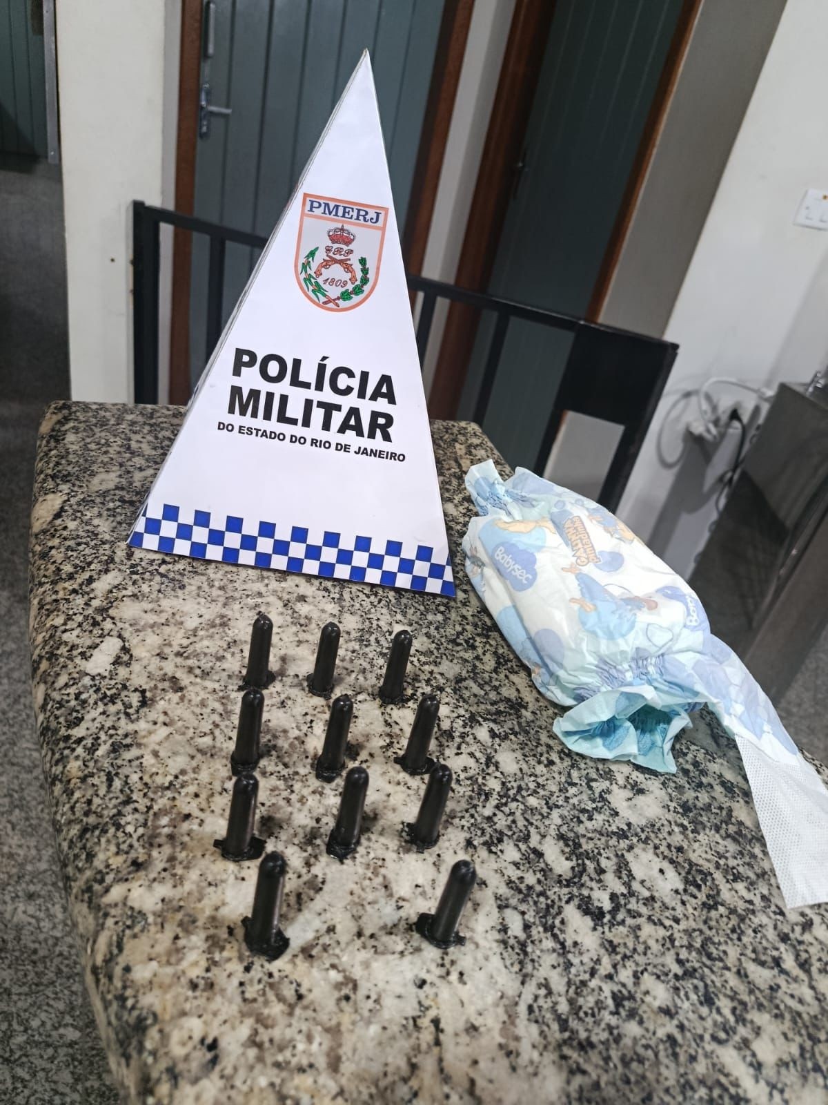 Jovem é presa com cocaína escondida em fralda descartável em Miracema