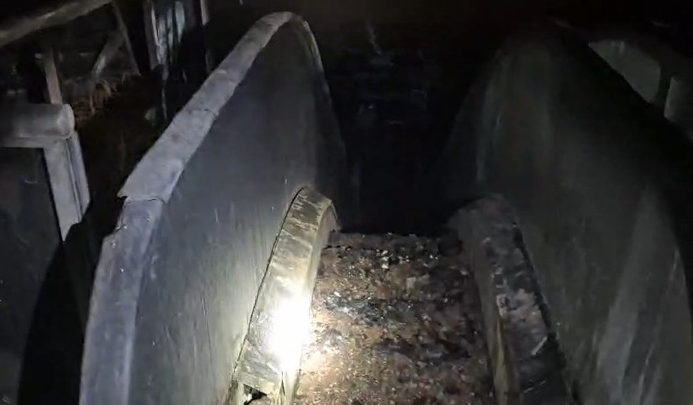 Escada rolante do Shopping Tijuca ficou destruída — Foto: Divulgação/Corpo de Bombeiros