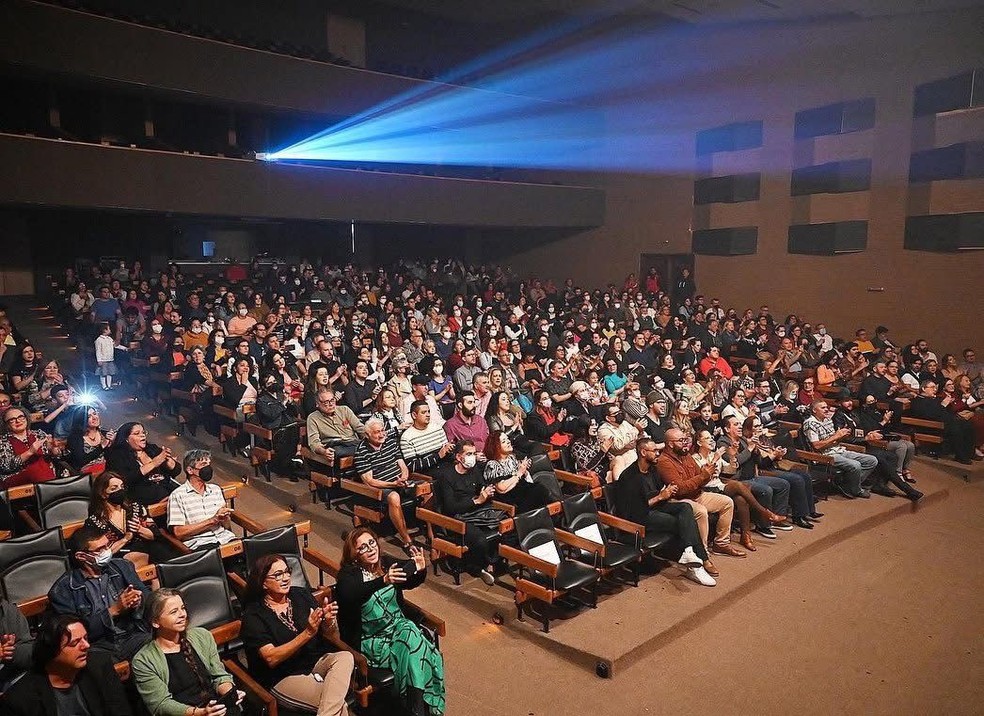 teatro-municipal-severino-cabral-lotado-para-o-festival-de-inverno-de-campina-grande.jpg