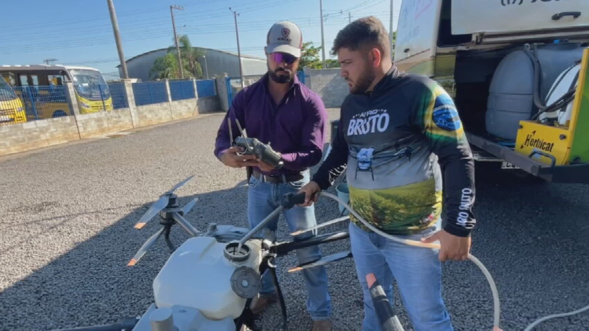 Urupês reforça combate à dengue com drones para pulverização de larvicida