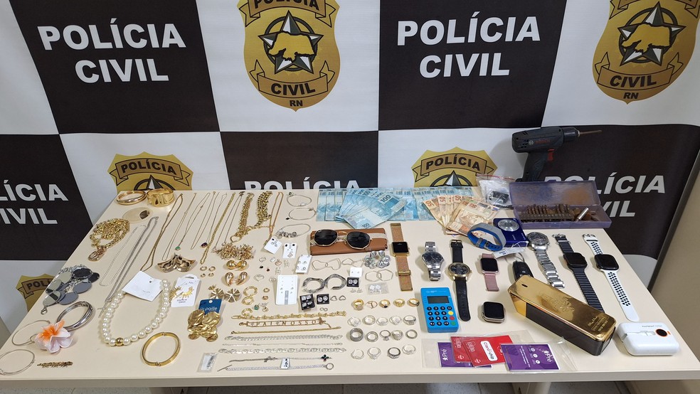 Material apreendido com o suspeito — Foto: Divulgação/Polícia Civil