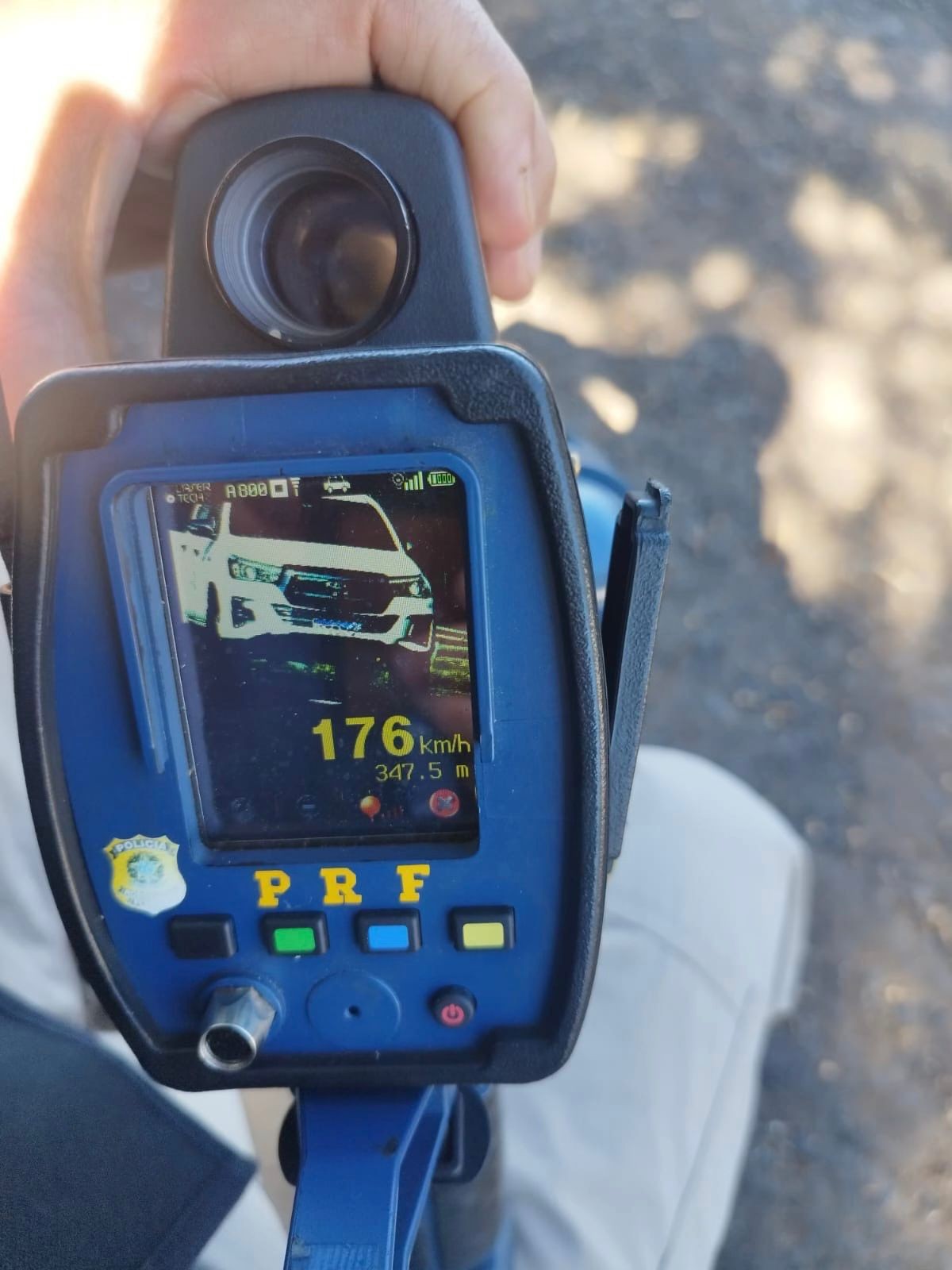 PRF flagra quase 130 veículos acima do limite na BR-050 em MG