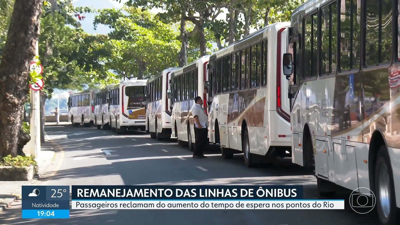 Redução de viagens de ônibus no Rio causa filas e reclamações em pontos finais