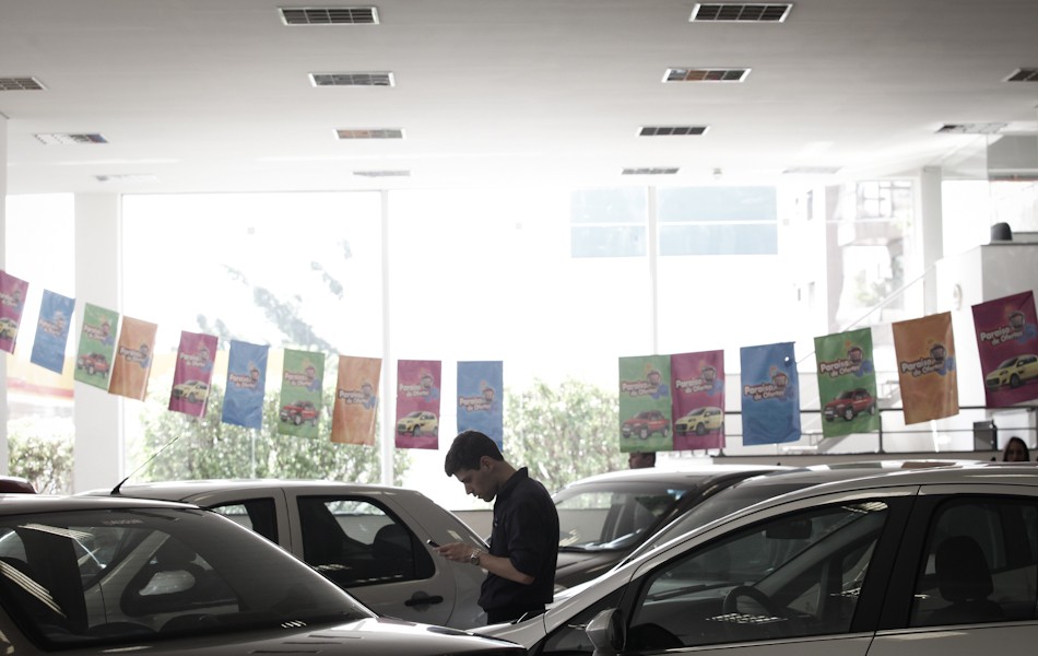 Altas nos preços de carros novos e nos juros fazem crescer venda de usados na região de Campinas