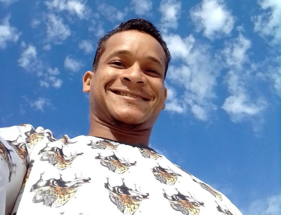 José Augusto Mota Silva, de 32 anos, morreu sentado na recepção da UPA Cidade de Deus, no Rio de Janeiro, enquanto esperava por atendimento — Foto: Arquivo Pessoal