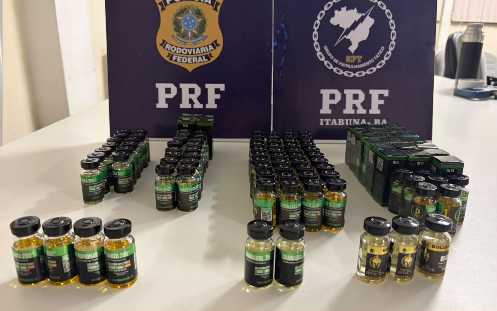 PRF apreende 108 ampolas de anabolizantes escondidas em encomendas na BR-101, na Bahia