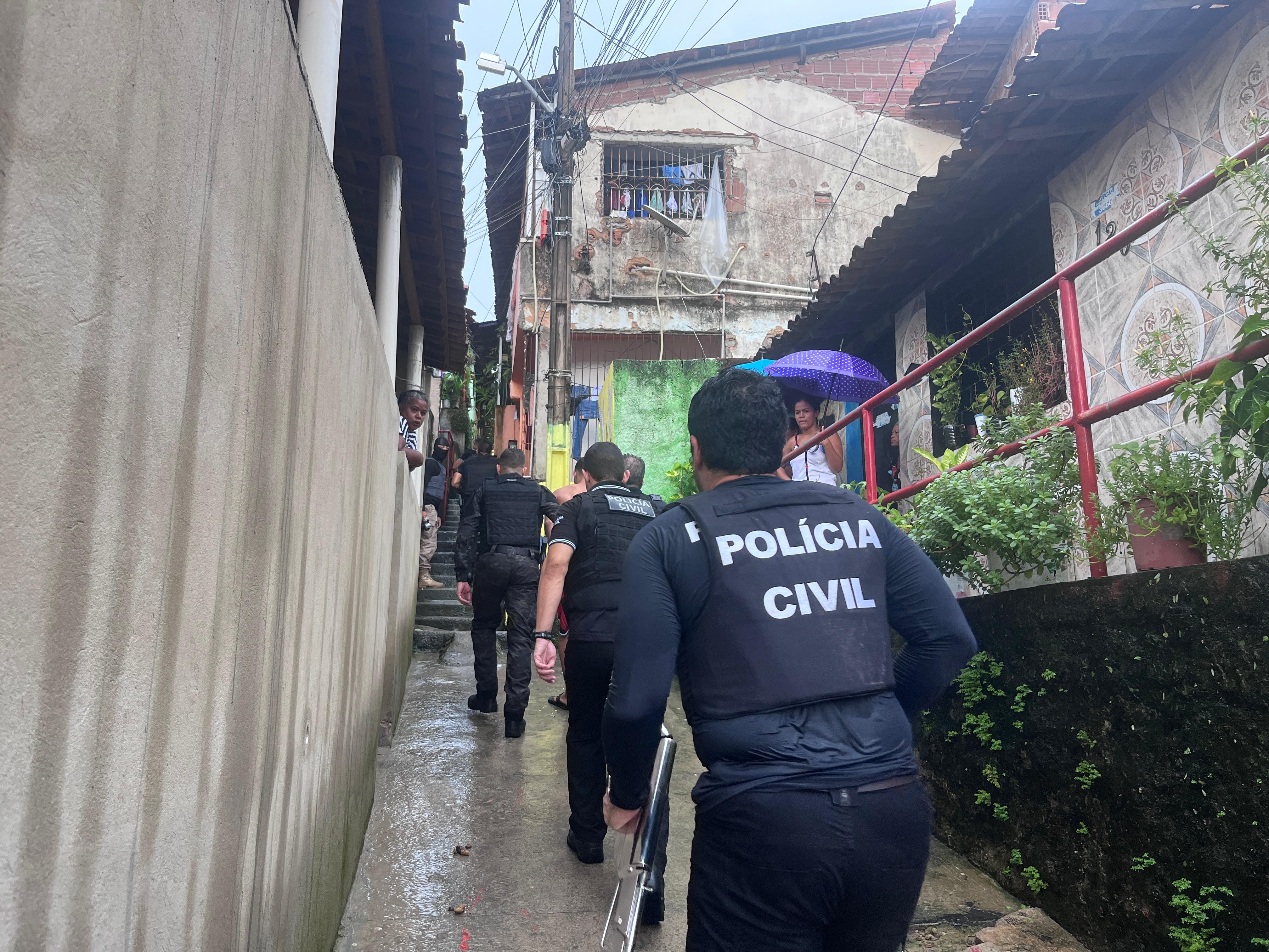Seis pessoas da mesma família são presas em Maceió suspeitas de envolvimento com o tráfico de drogas 