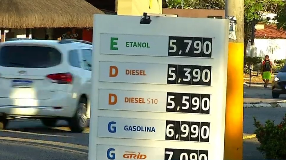 Preço do litro da gasolina passa dos R$ 9,50 em cidade isolada no