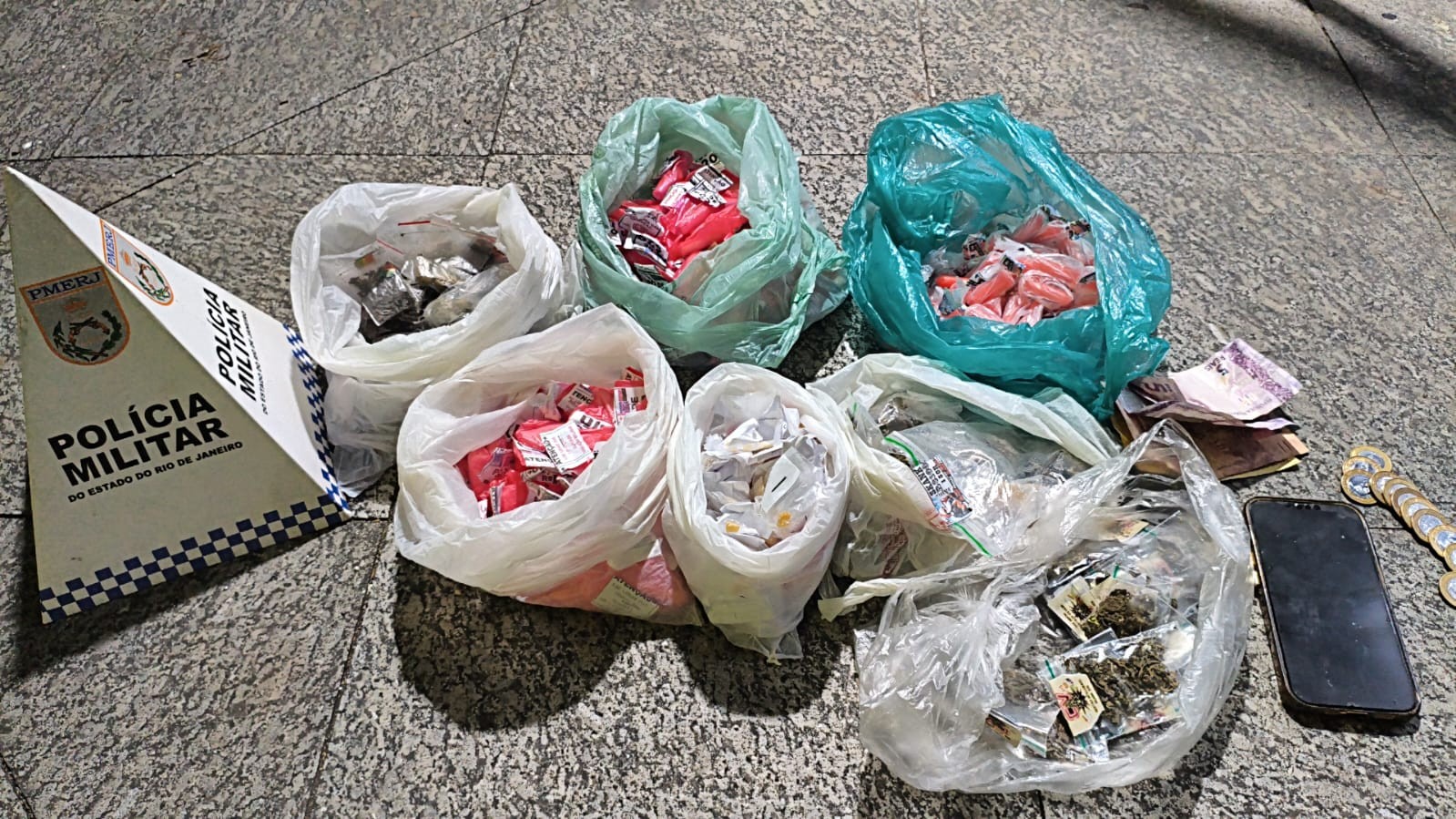 Adolescente é apreendido por fato análogo ao tráfico de drogas em Resende