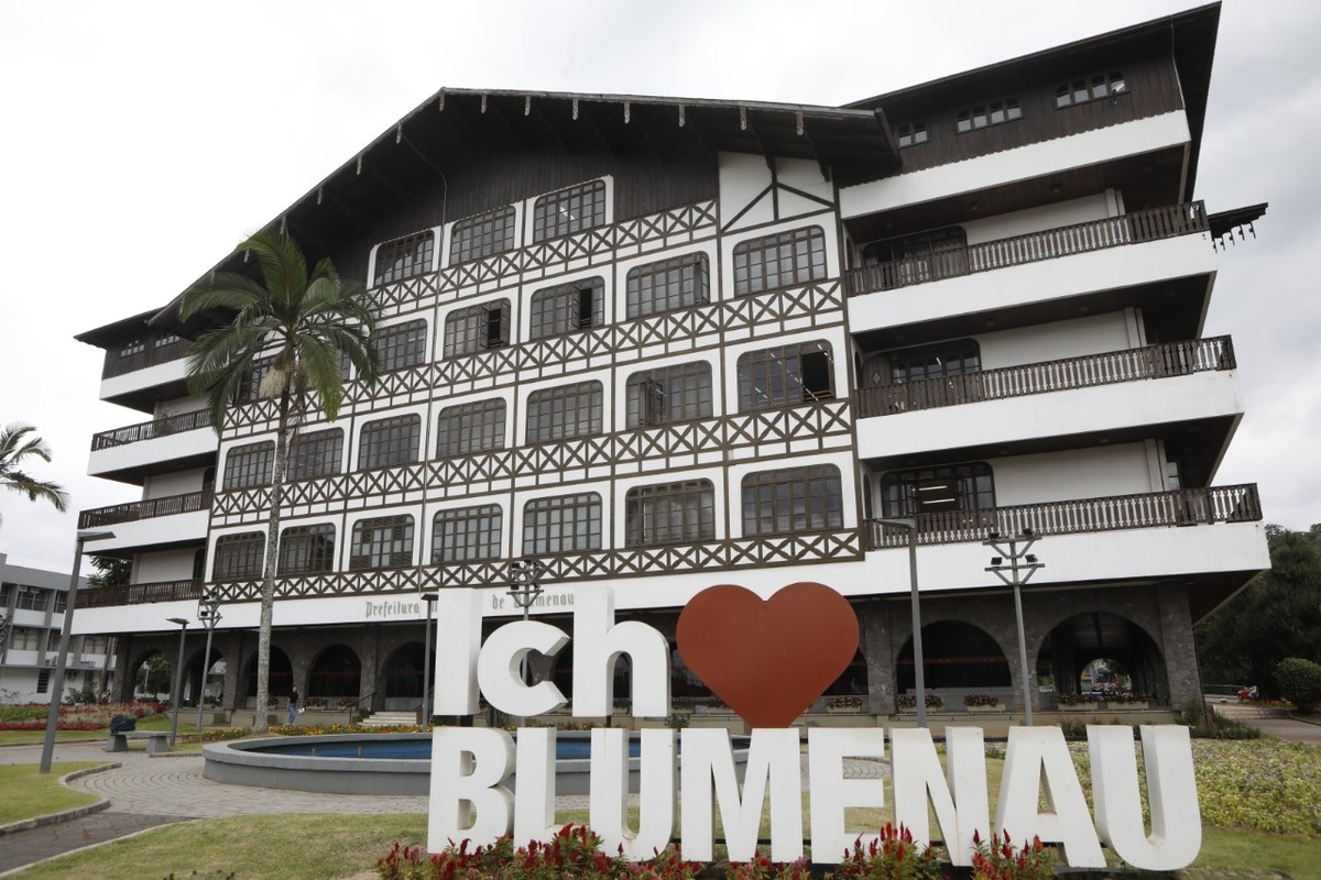 Eleições 2024 quem são os candidatos a prefeito de Blumenau já