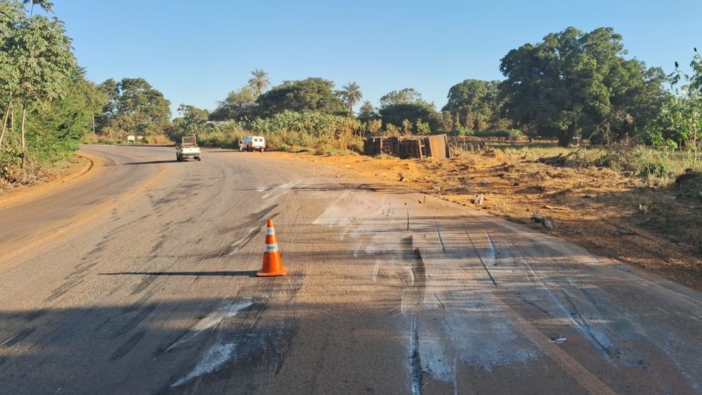 O acidente aconteceu na MG-188 em uma curva &mdash; Foto: PMRv/Divulga&ccedil;&atilde;o